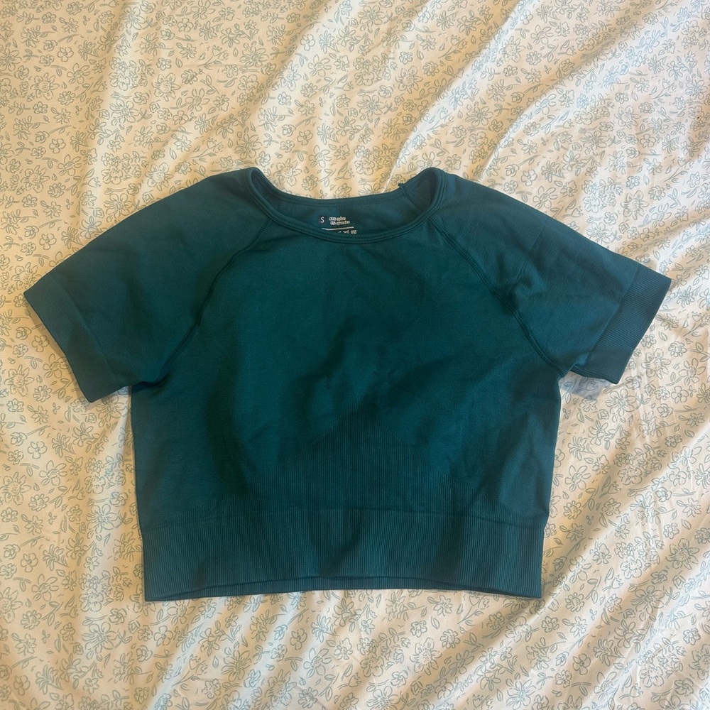 Turquoise Cropped Athletic Top!